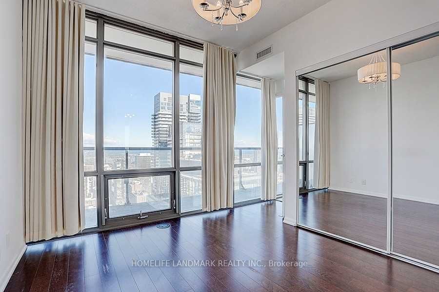 832 Bay St, unit 4808 for rent