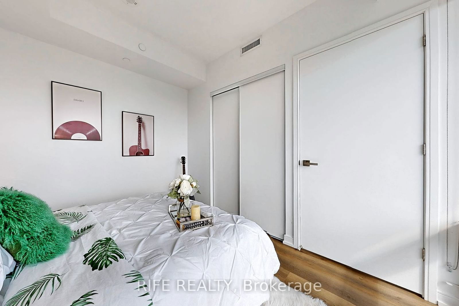 3 Gloucester St, unit 2902 for sale