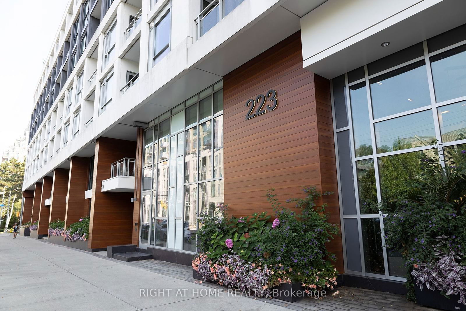 223 St Clair Ave W, unit 207 for sale