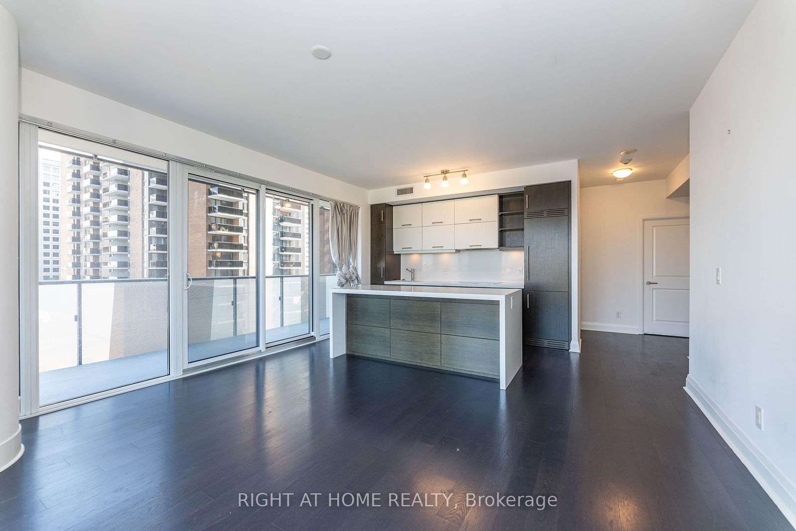 65 St Mary St, unit 807 for sale