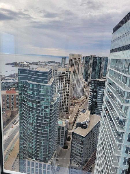 17 Bathurst St, unit 4302A for rent