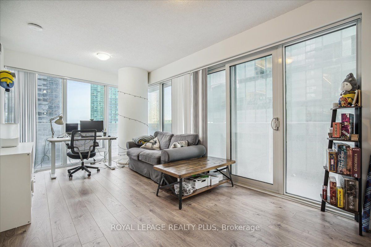 100 Harbour St, unit 1010 for sale