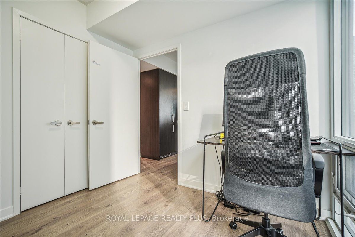 100 Harbour St, unit 1010 for sale