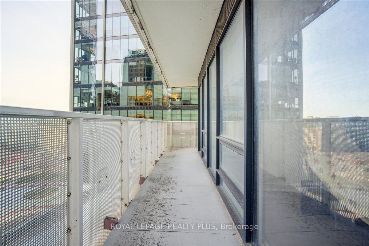 100 Harbour St, unit 1010 for sale