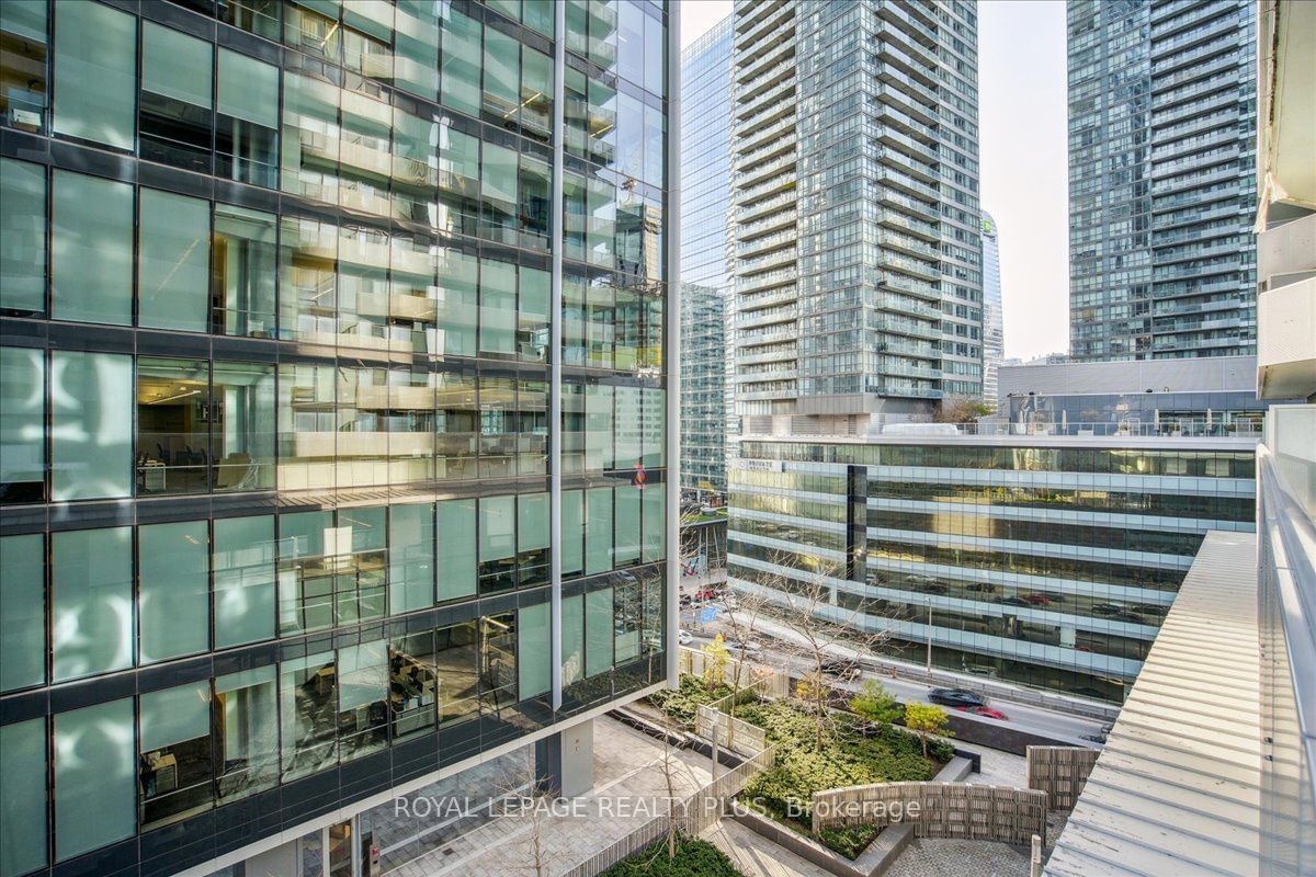 100 Harbour St, unit 1010 for sale