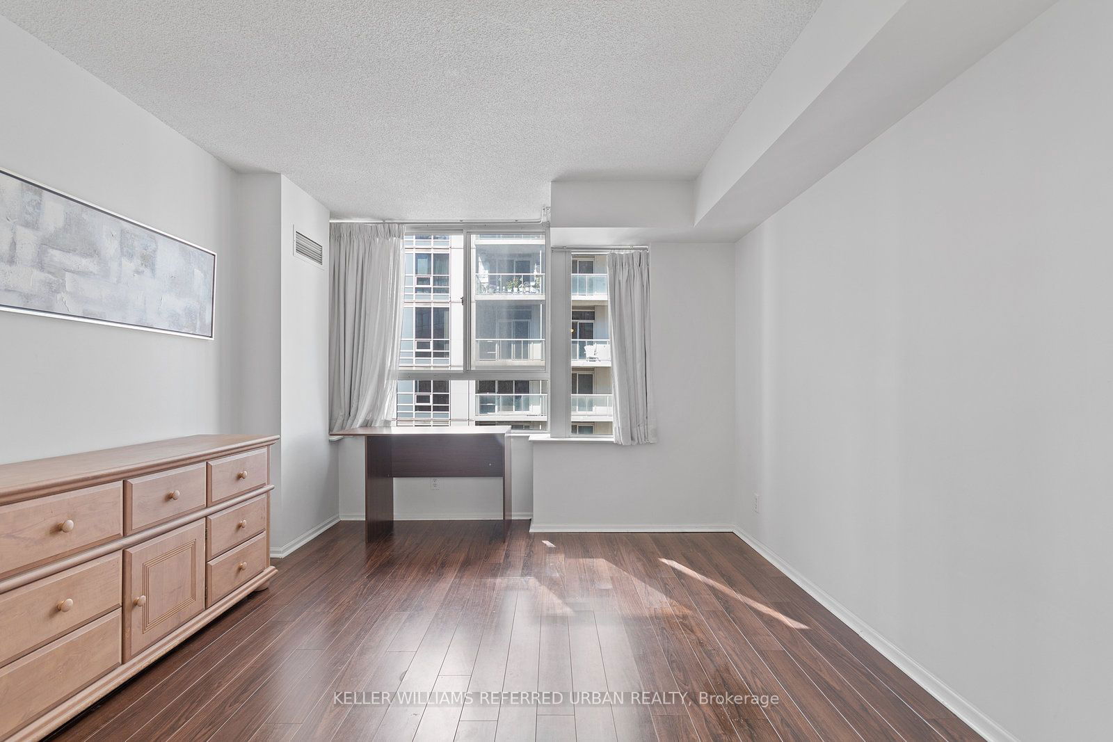 717 Bay St, unit 1708 for rent