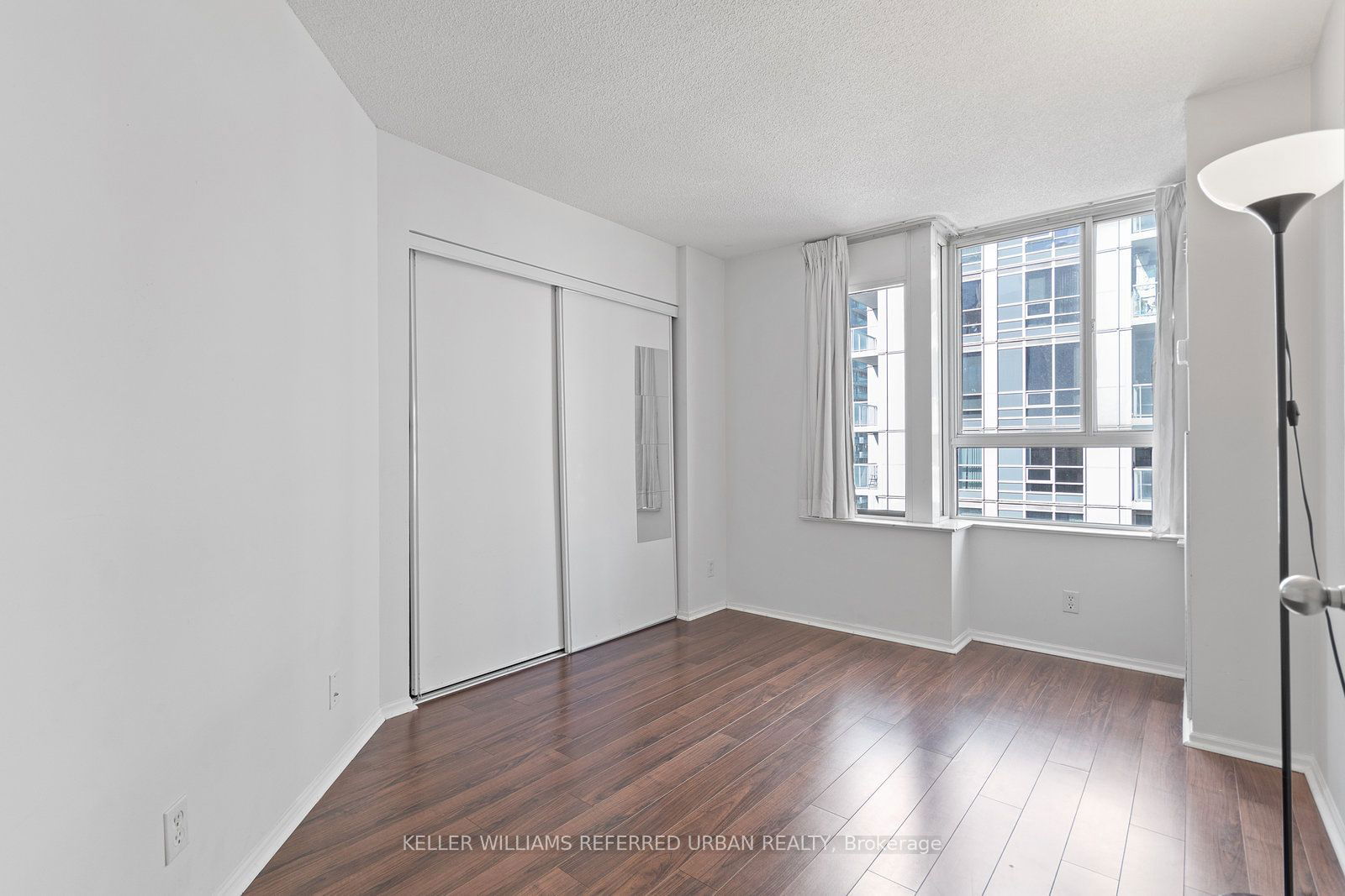 717 Bay St, unit 1708 for rent