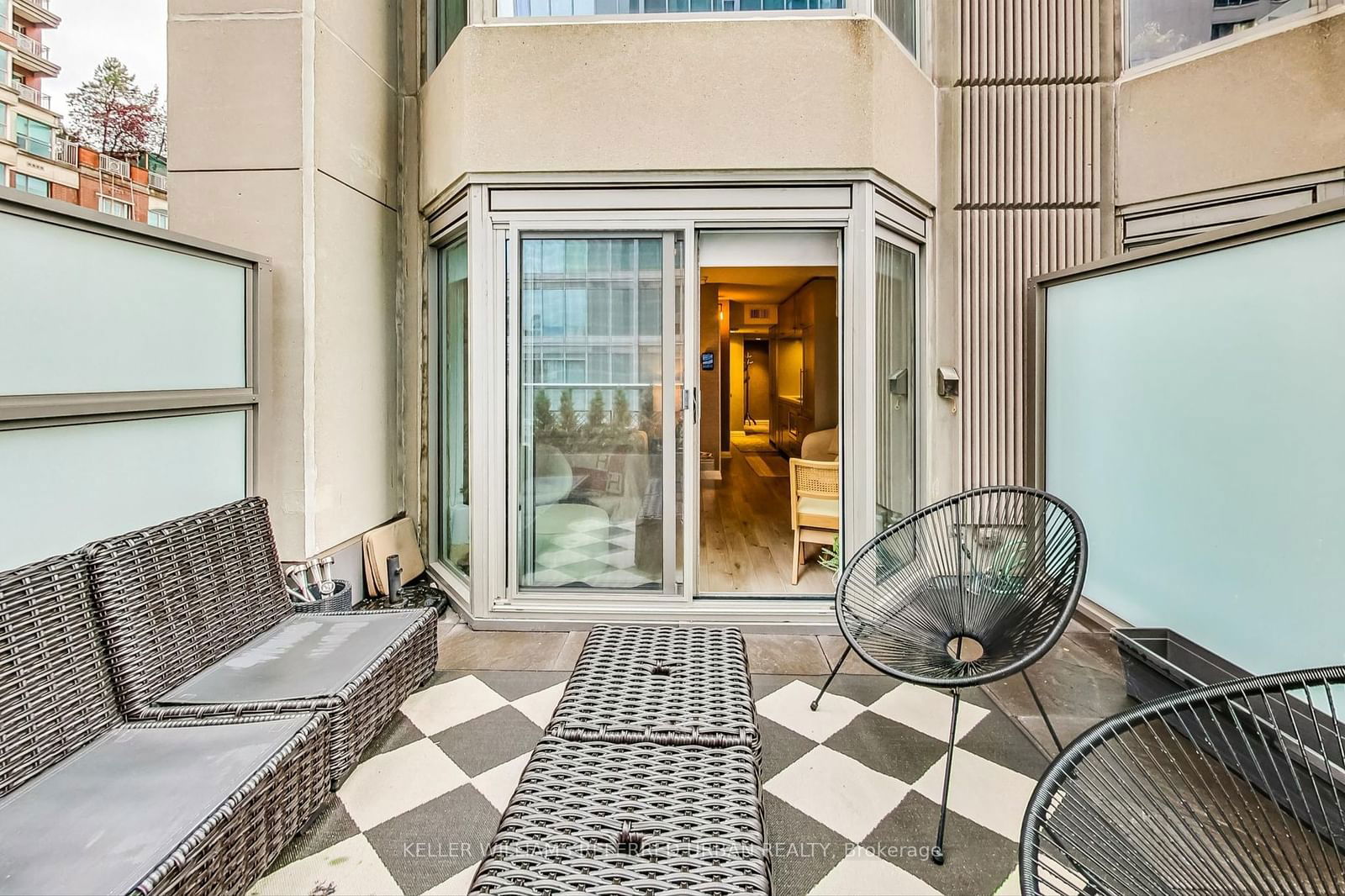 155 Yorkville Ave, unit 413 for sale