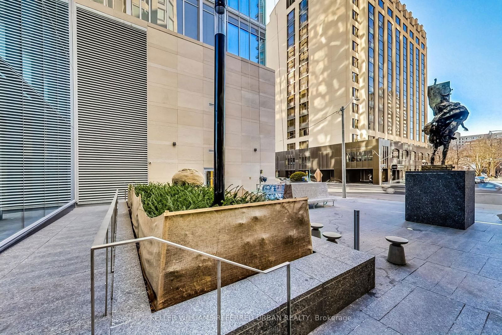 155 Yorkville Ave, unit 413 for sale