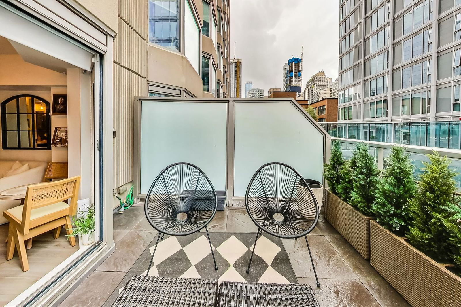 155 Yorkville Ave, unit 413 for sale