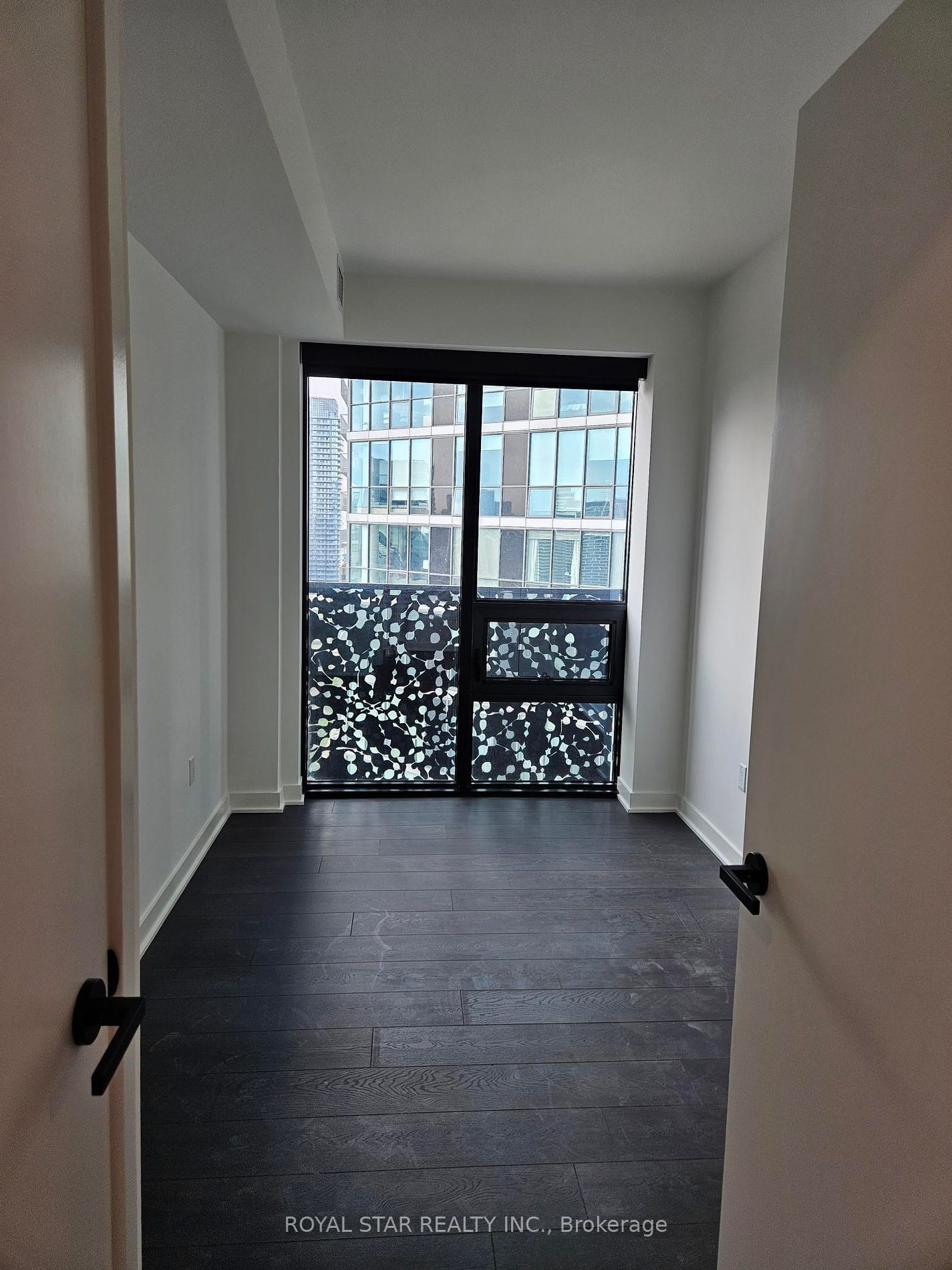 55 Charles St E, unit 3906 for rent