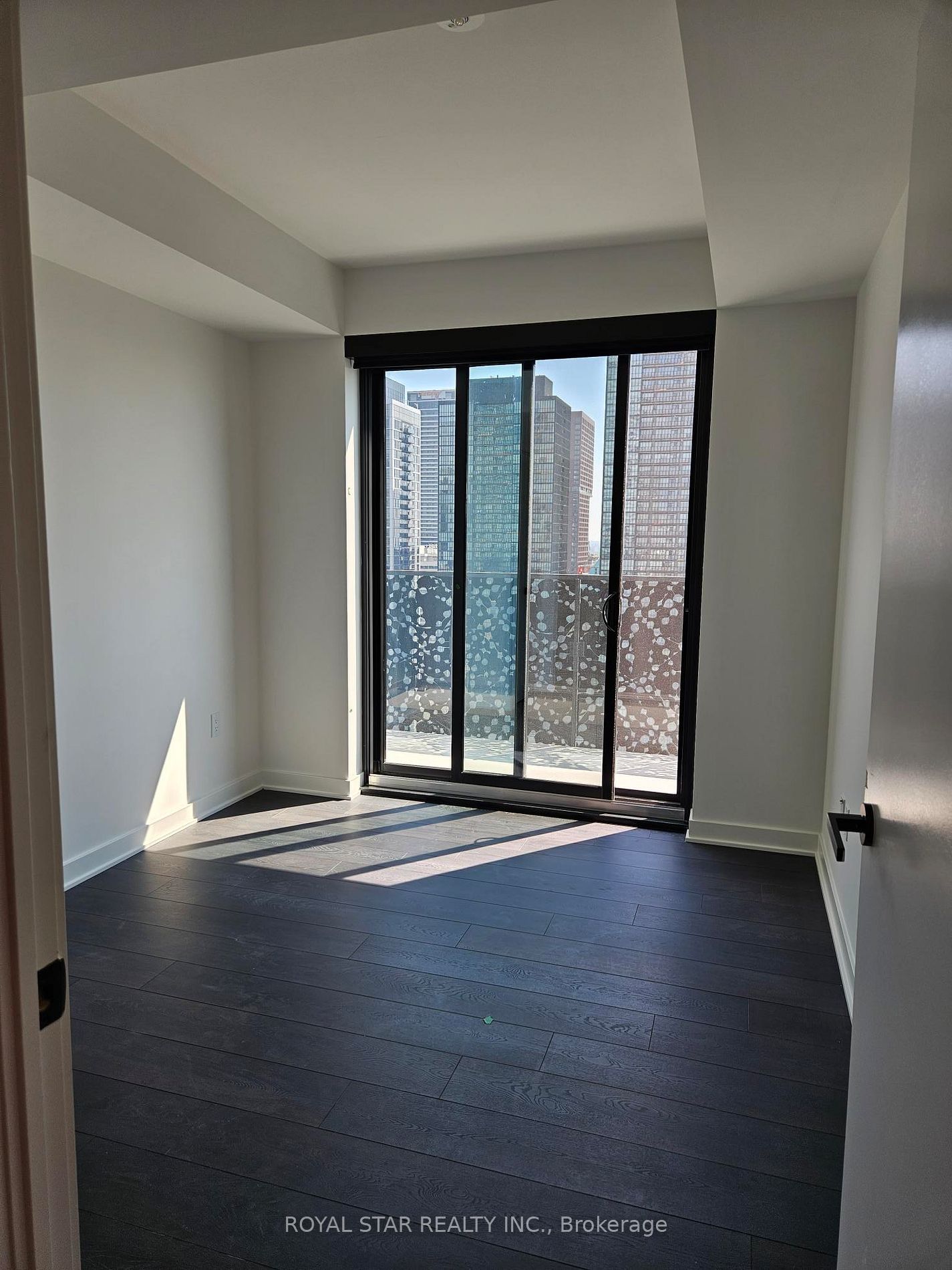 55 Charles St E, unit 3906 for rent