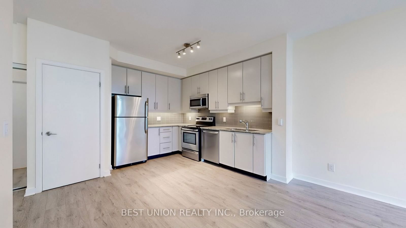 33 Bay St, unit 2407 for sale