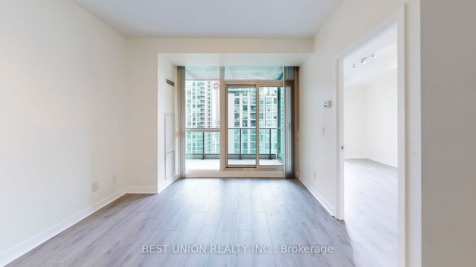 33 Bay St, unit 2407 for sale