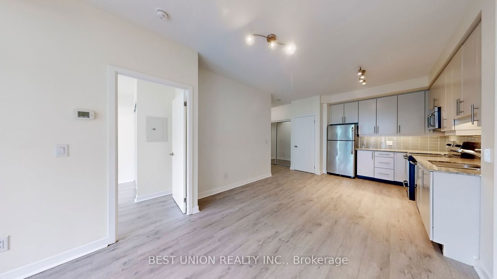 33 Bay St, unit 2407 for sale