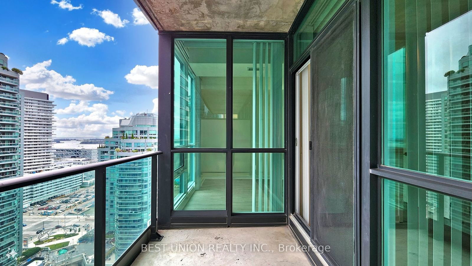 33 Bay St, unit 2407 for sale