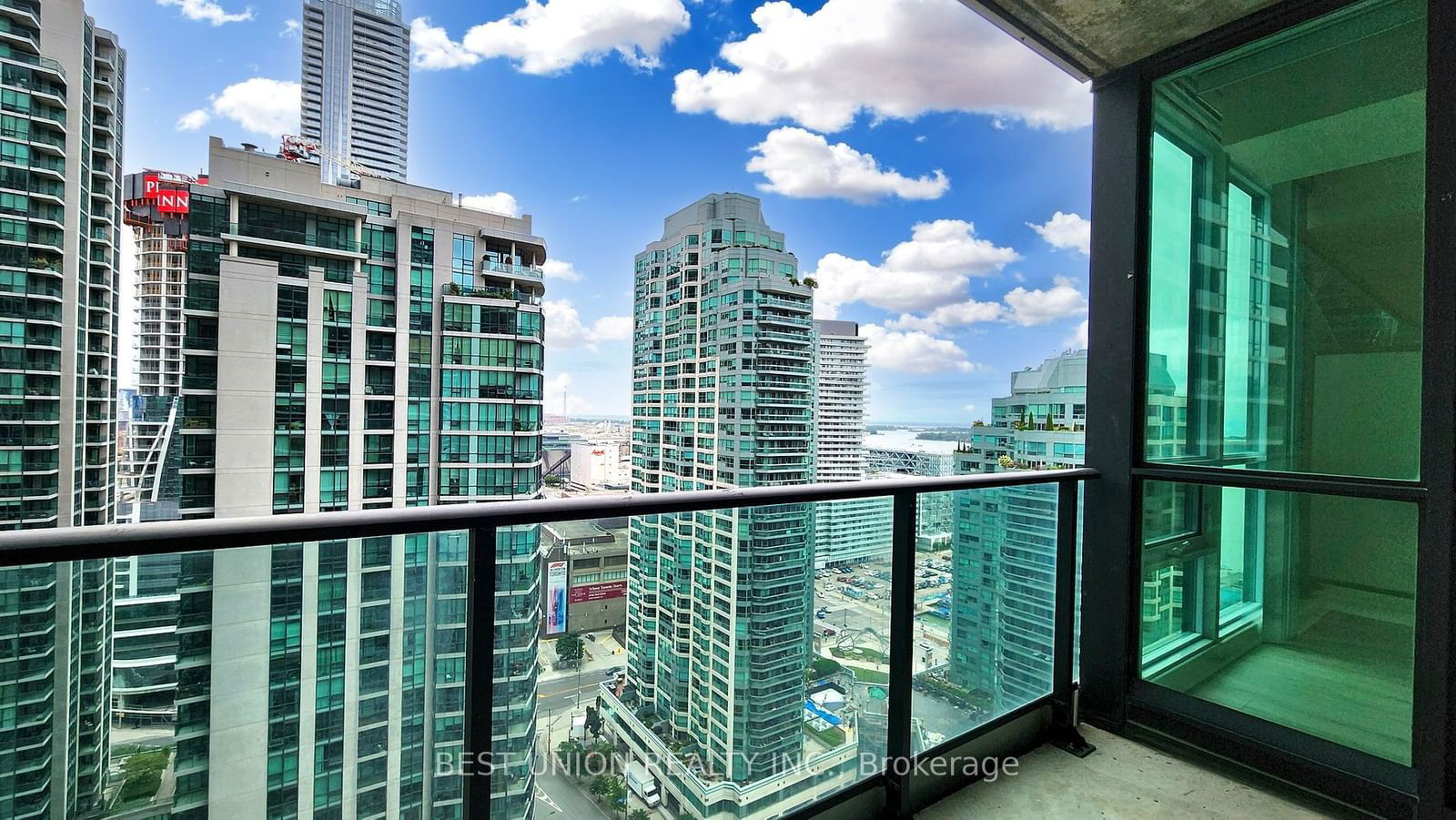 33 Bay St, unit 2407 for sale