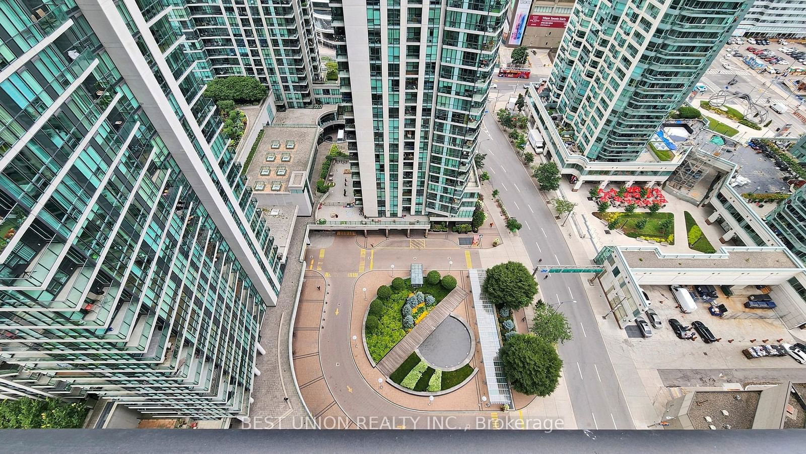 33 Bay St, unit 2407 for sale