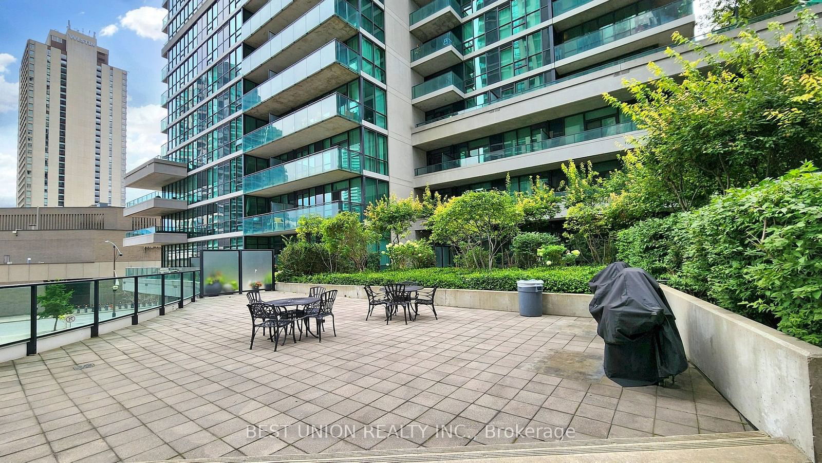 33 Bay St, unit 2407 for sale