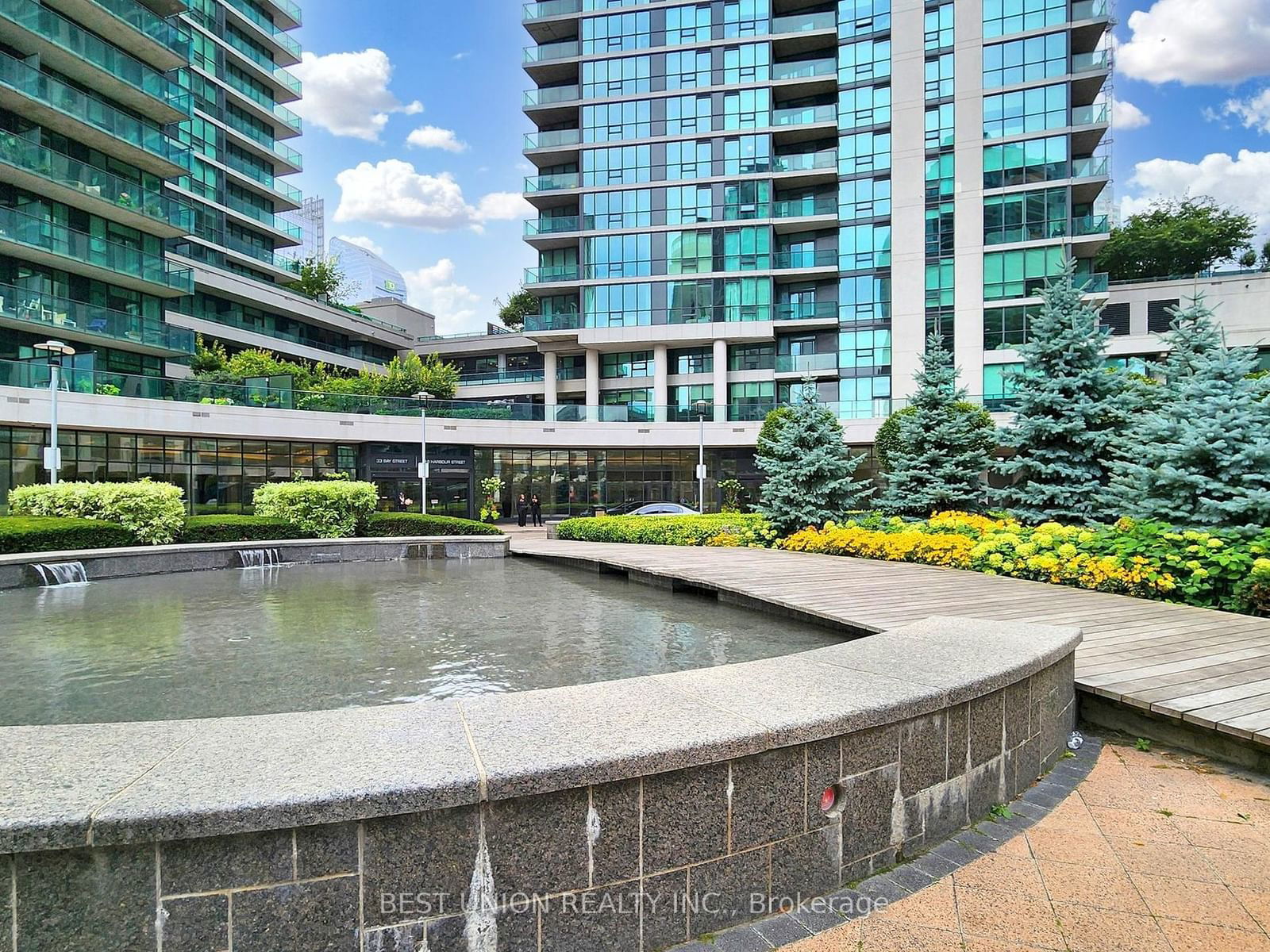 33 Bay St, unit 2407 for sale