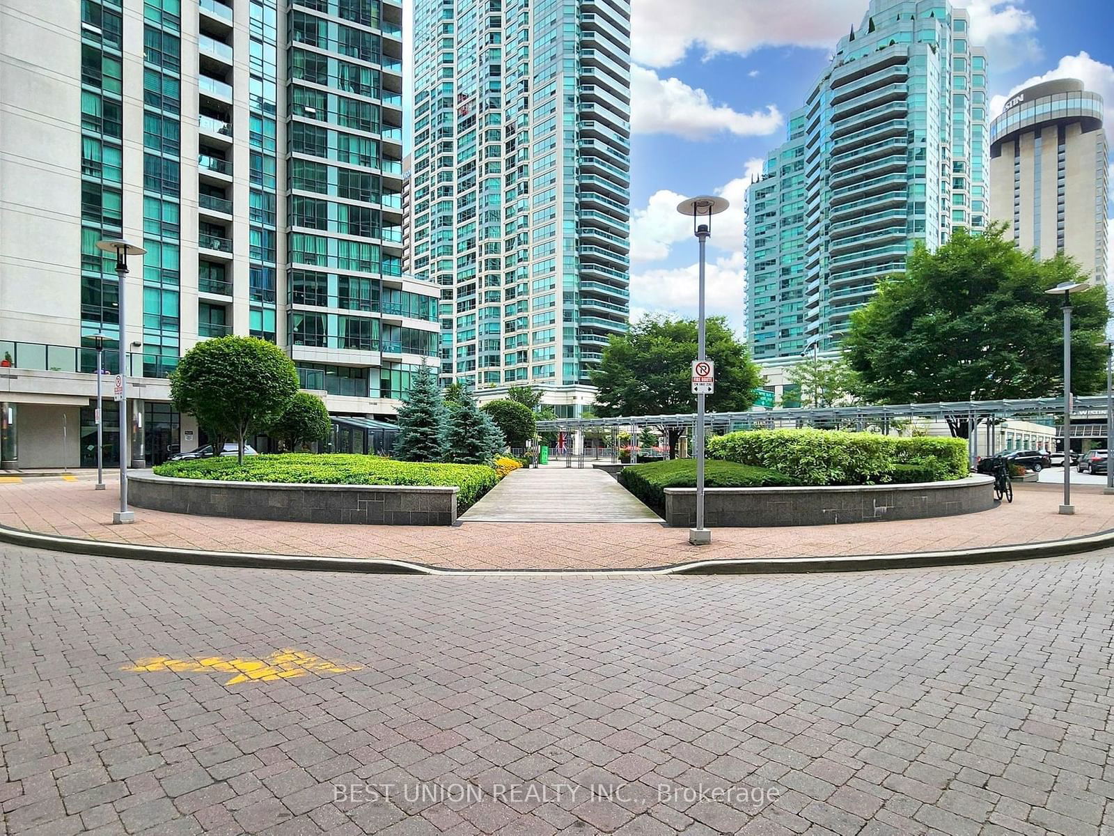 33 Bay St, unit 2407 for sale