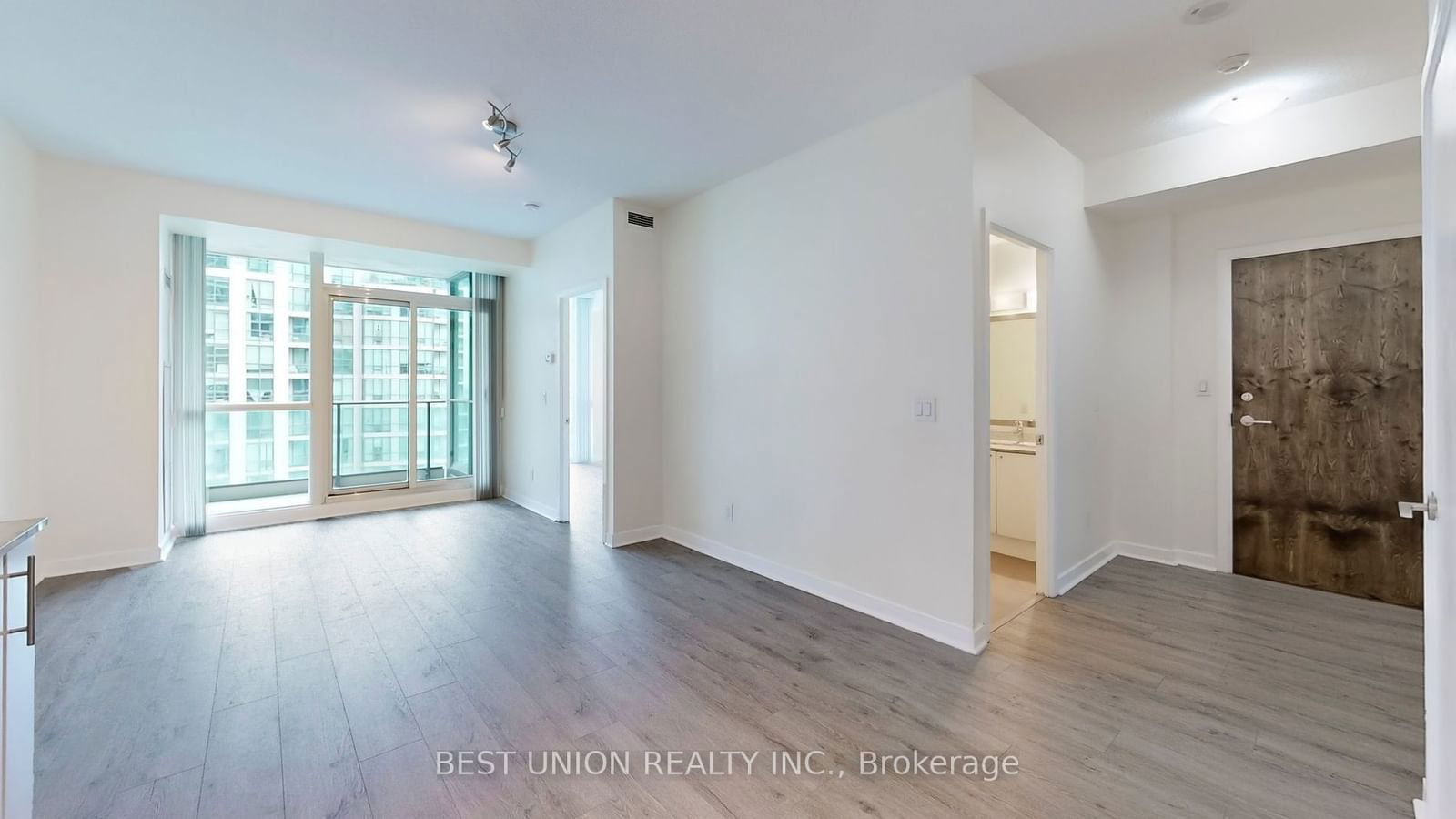 33 Bay St, unit 2407 for sale