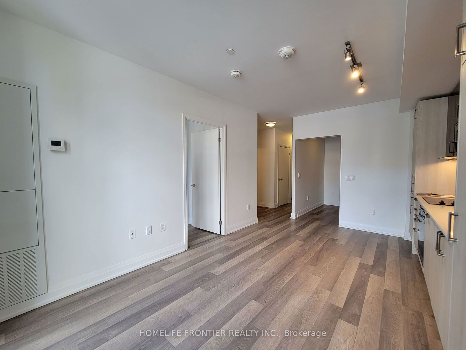 77 Mutual St, unit 412 for rent