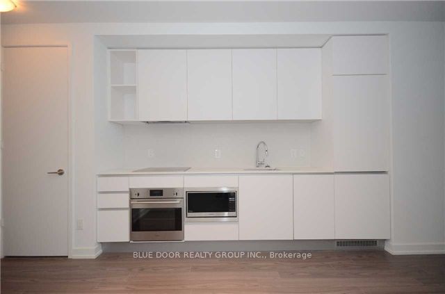 377 Madison Ave, unit 218 for rent