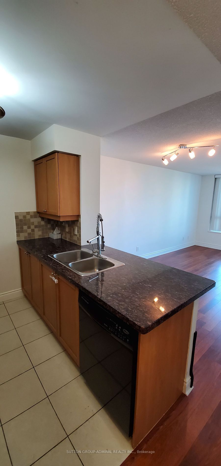 25 Greenview Ave, unit 2422 for rent