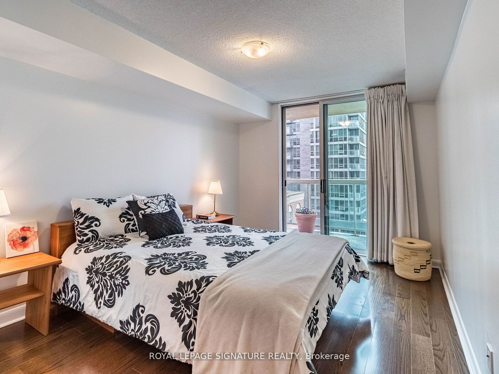 323 Richmond St E, unit 1107 for sale