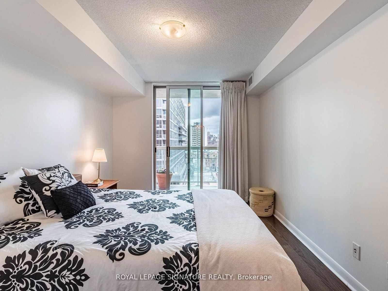 323 Richmond St E, unit 1107 for sale