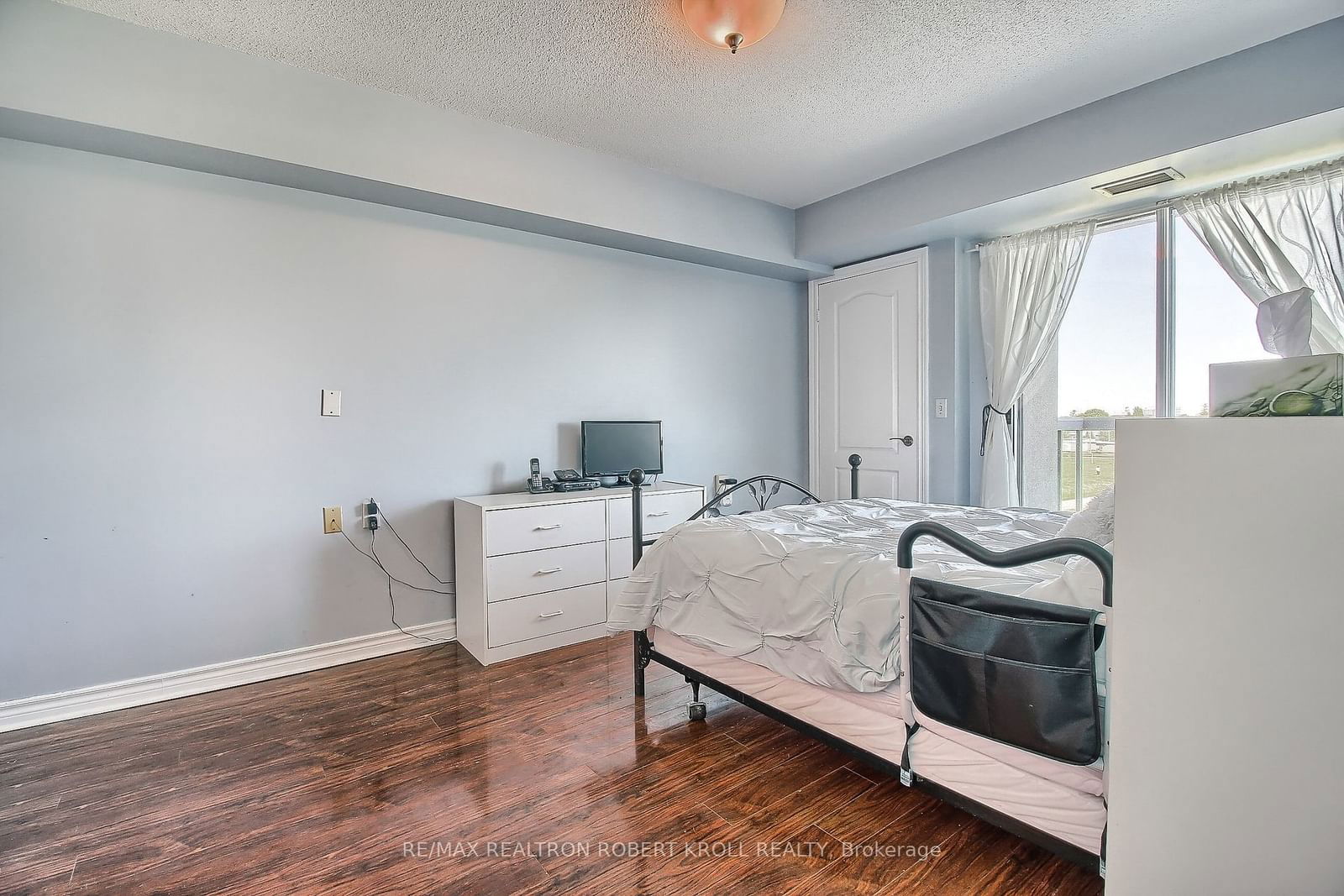 1030 Sheppard Ave W, unit 402 for rent