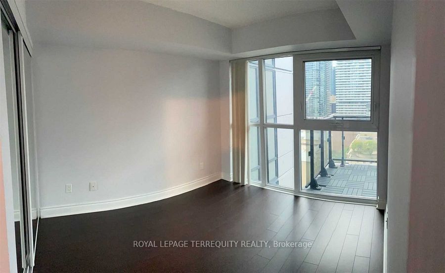 28 Ted Rogers Way, unit 1806 for rent