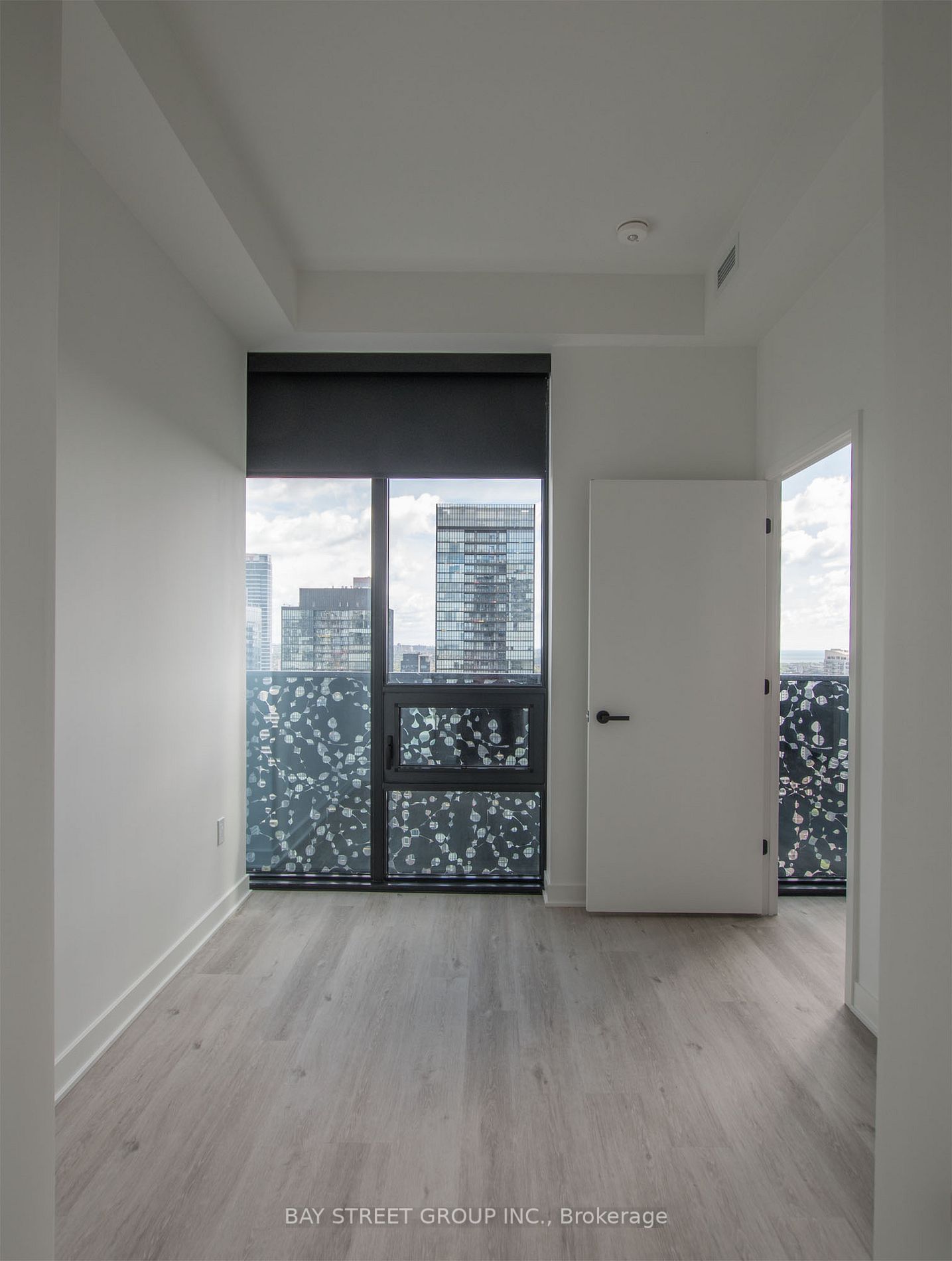 55 Charles St E, unit 3913 for rent