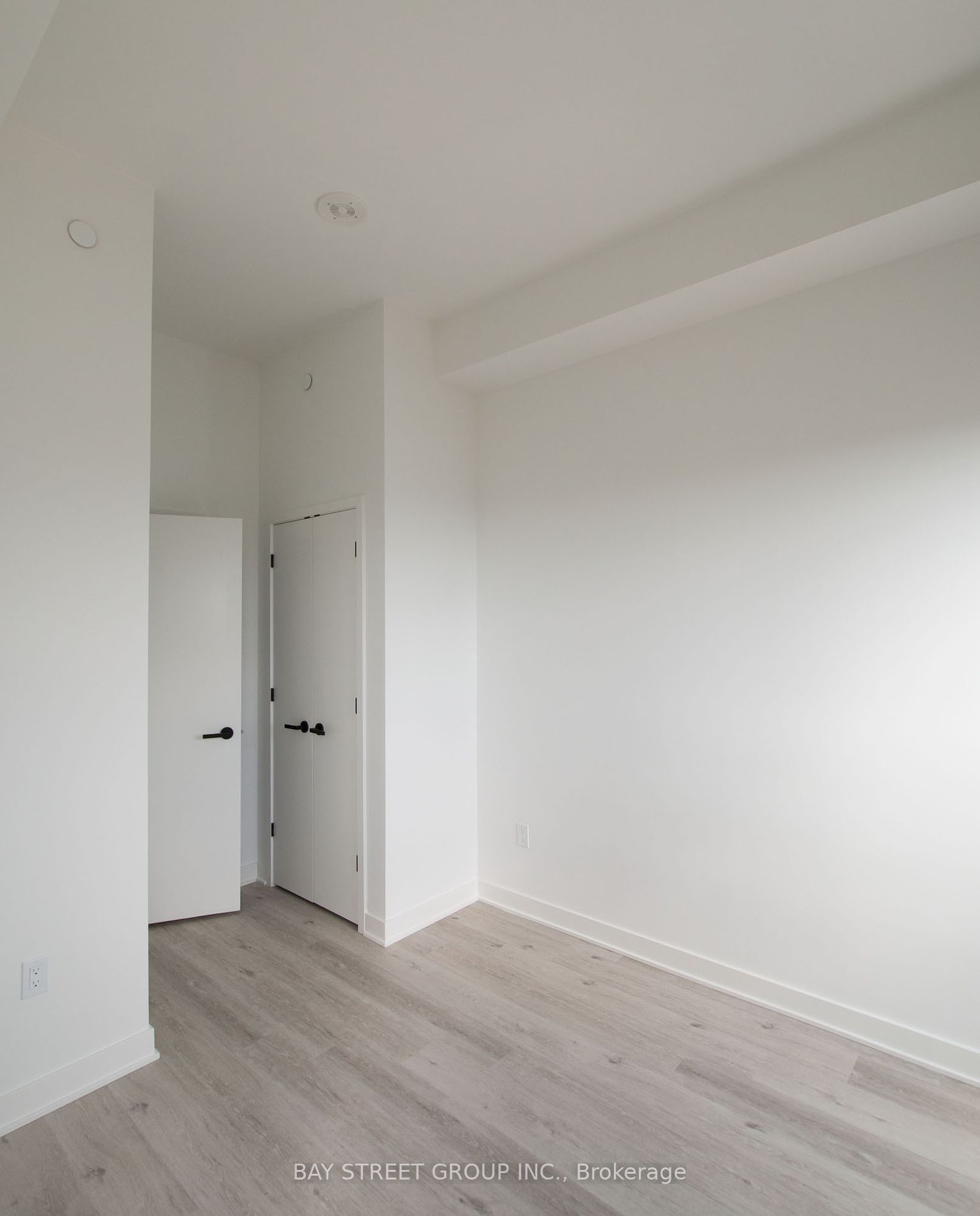 55 Charles St E, unit 3913 for rent