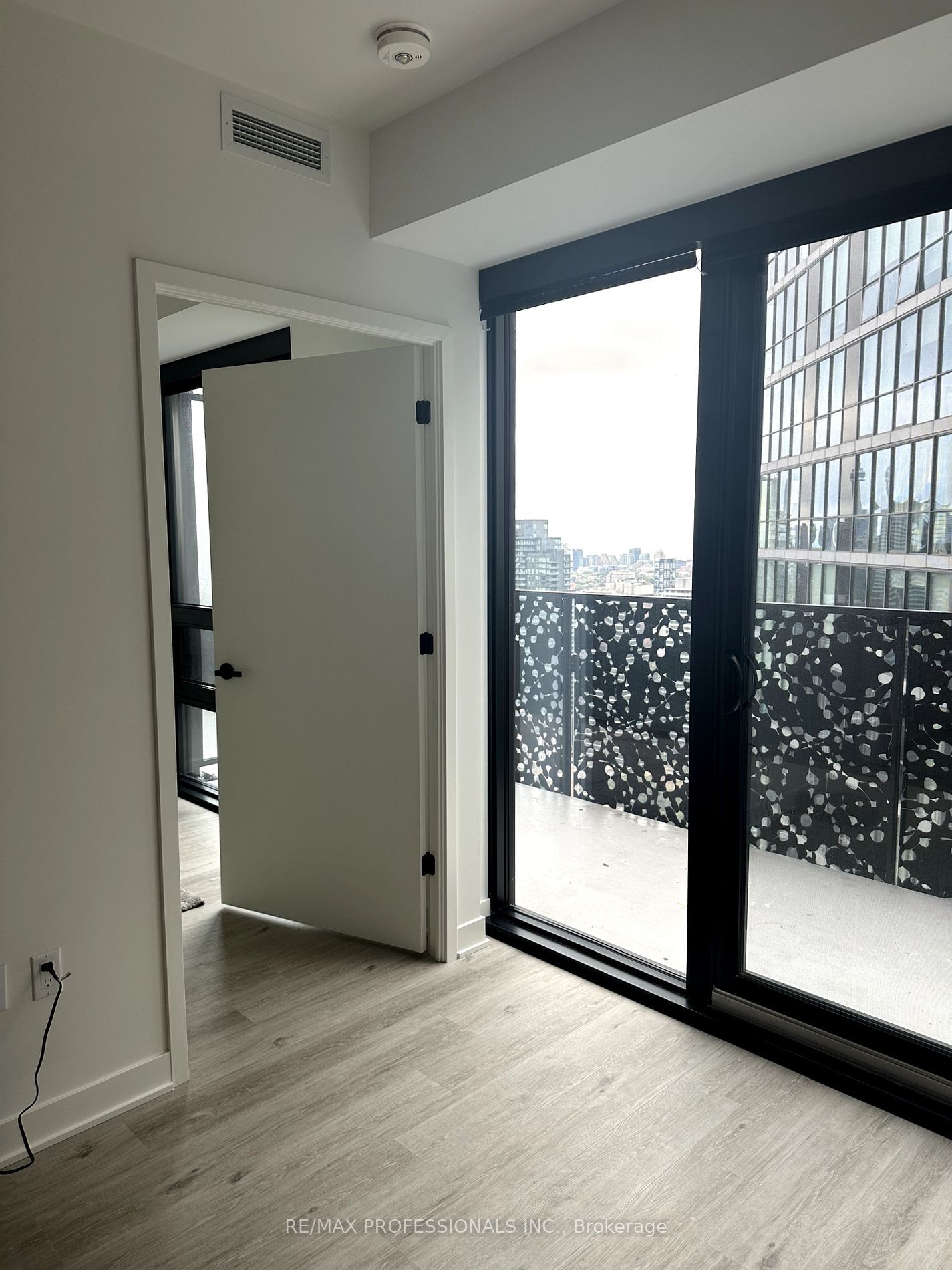 55 Charles St E, unit 4106 for rent