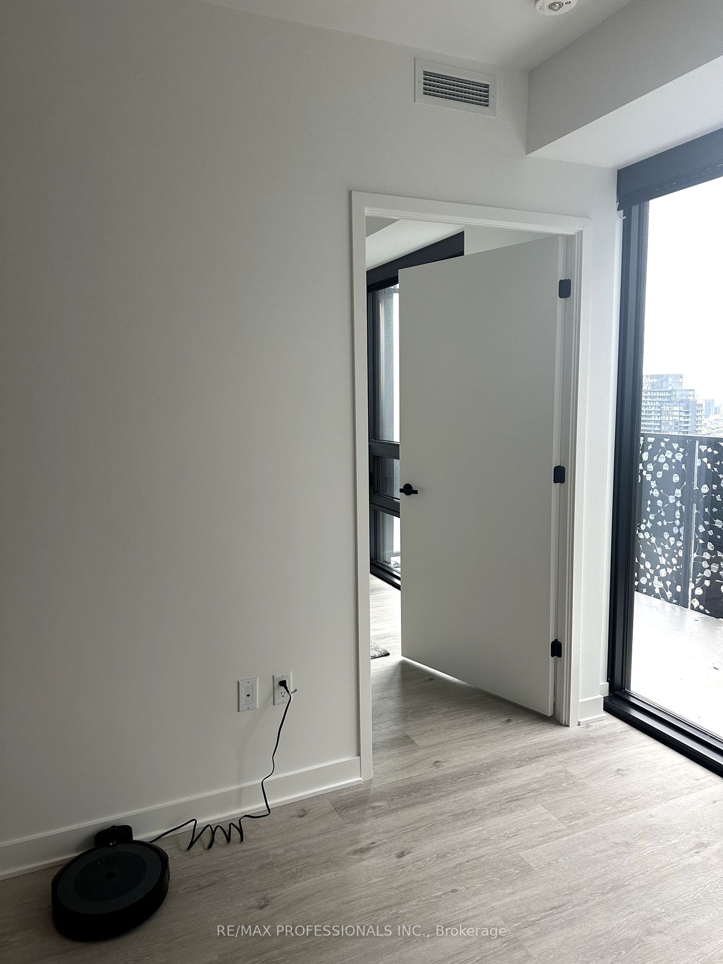 55 Charles St E, unit 4106 for rent