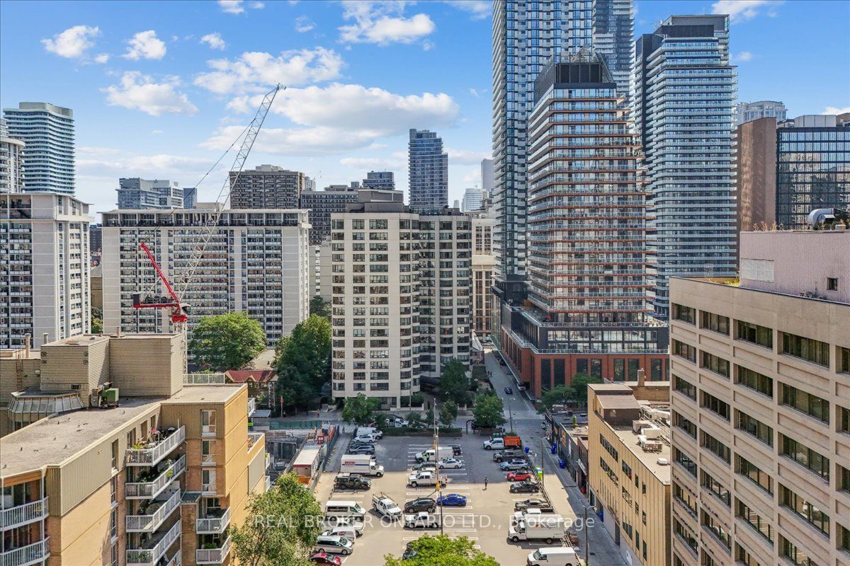 25 Maitland St, unit 409 for sale