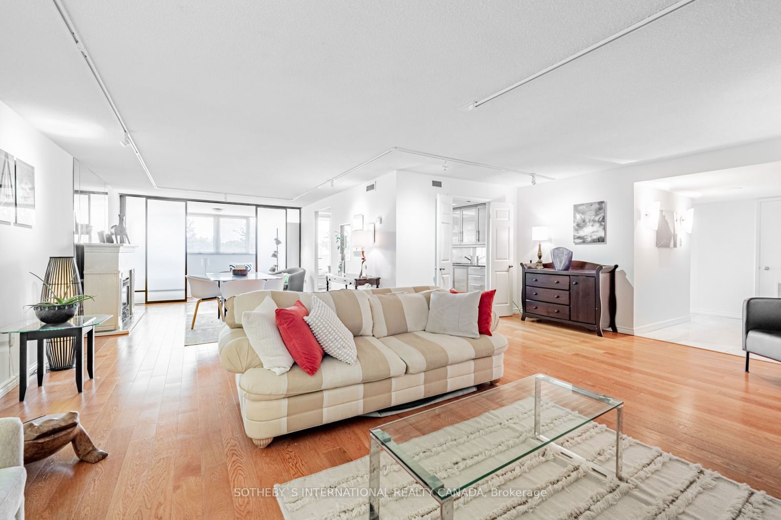 360 Bloor St E, unit 505 for sale