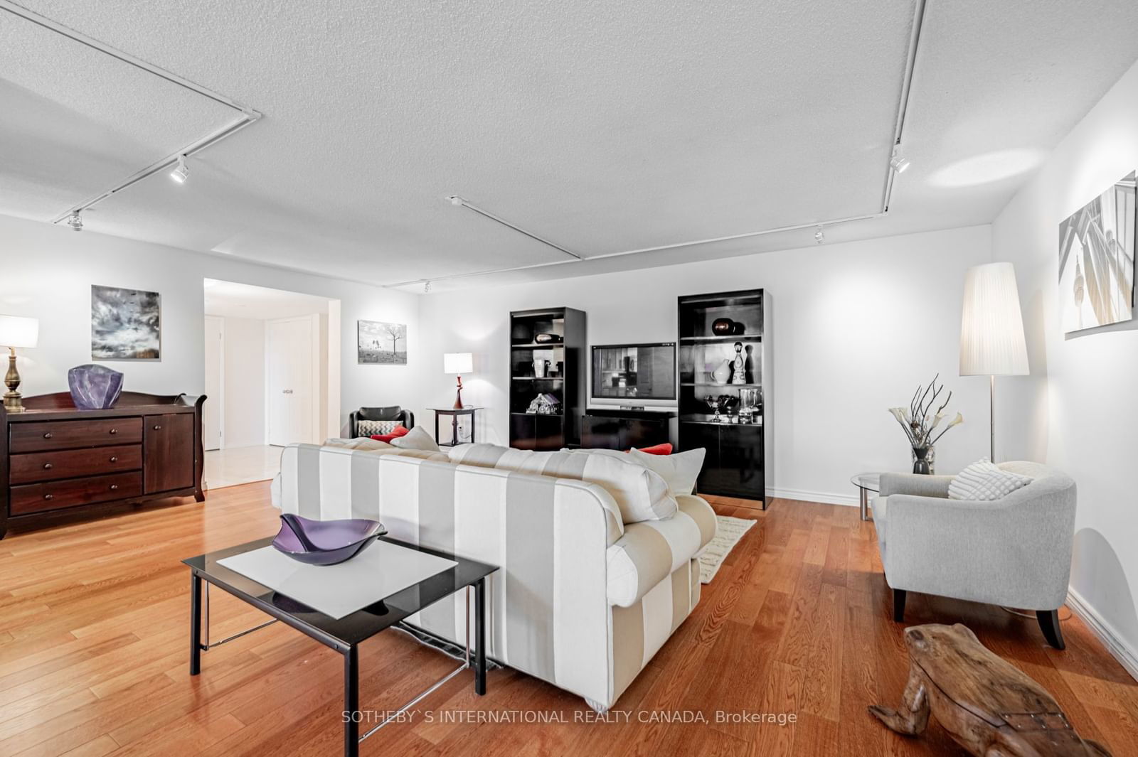 360 Bloor St E, unit 505 for sale