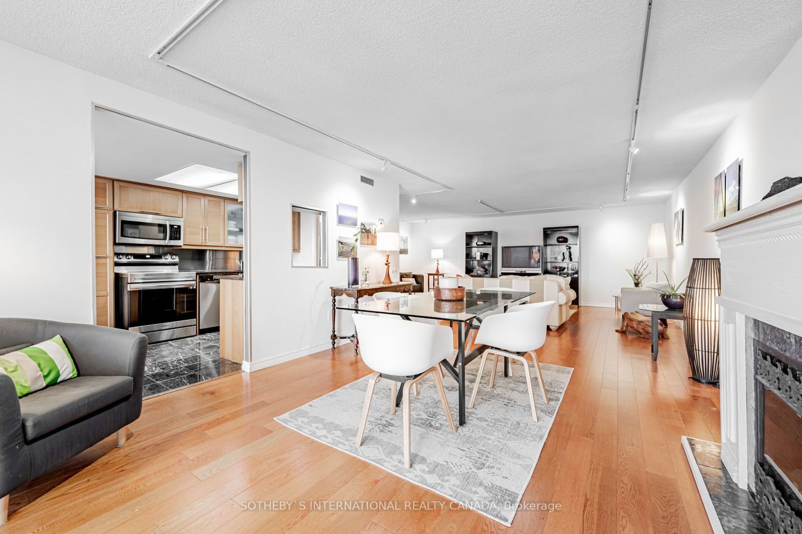 360 Bloor St E, unit 505 for sale