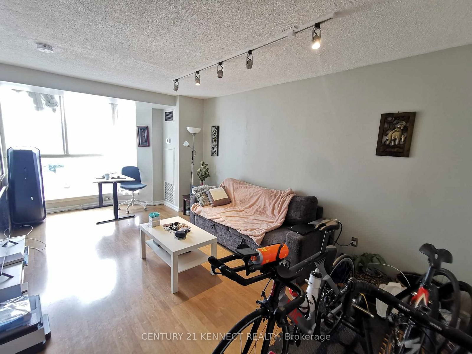 1055 Bay St, unit 1904 for rent