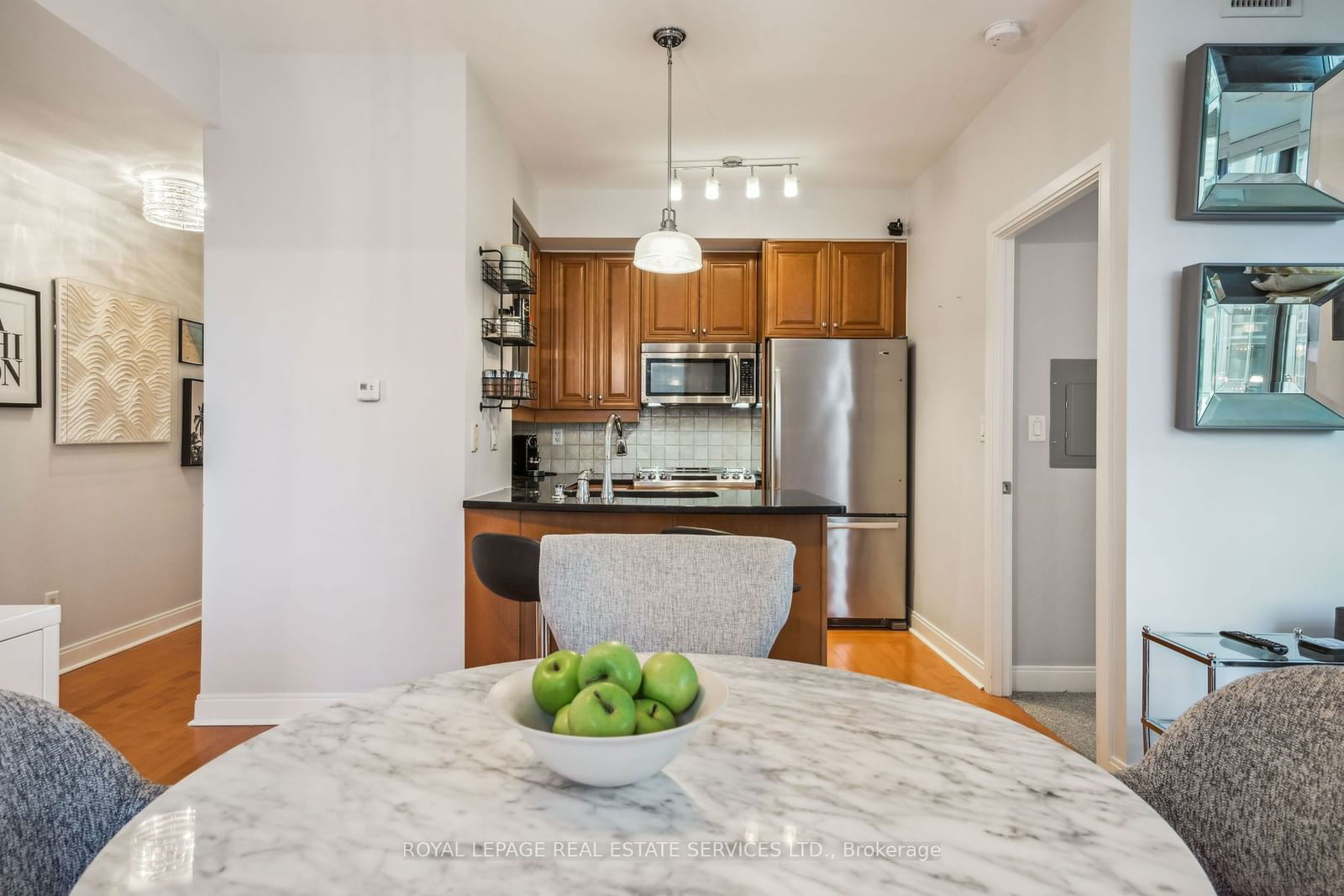 18 Yorkville Ave, unit 1905 for rent