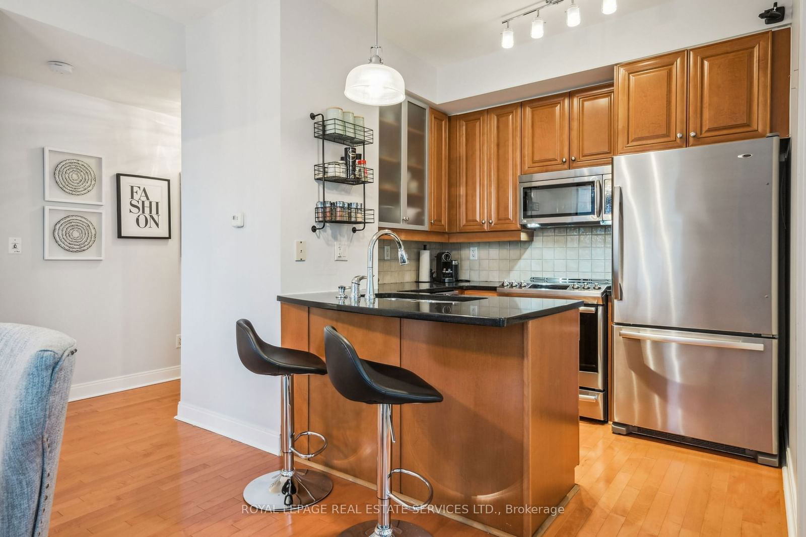 18 Yorkville Ave, unit 1905 for rent