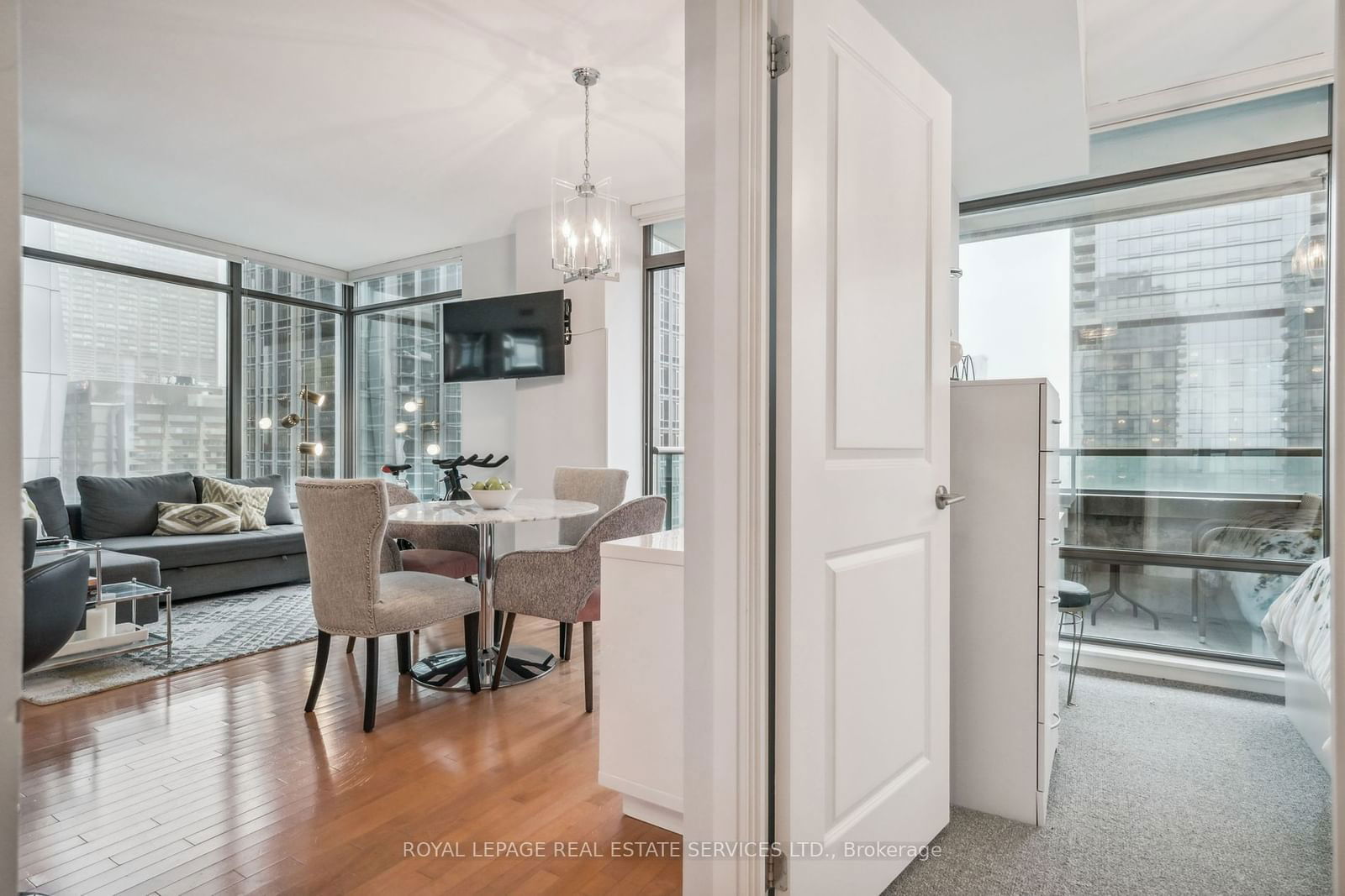 18 Yorkville Ave, unit 1905 for rent