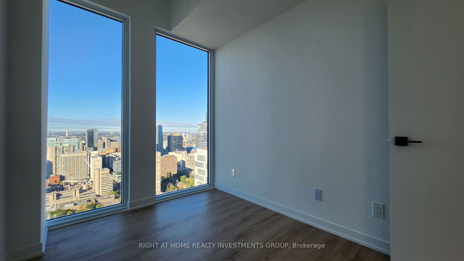 319 Jarvis St, unit LPH02 for rent