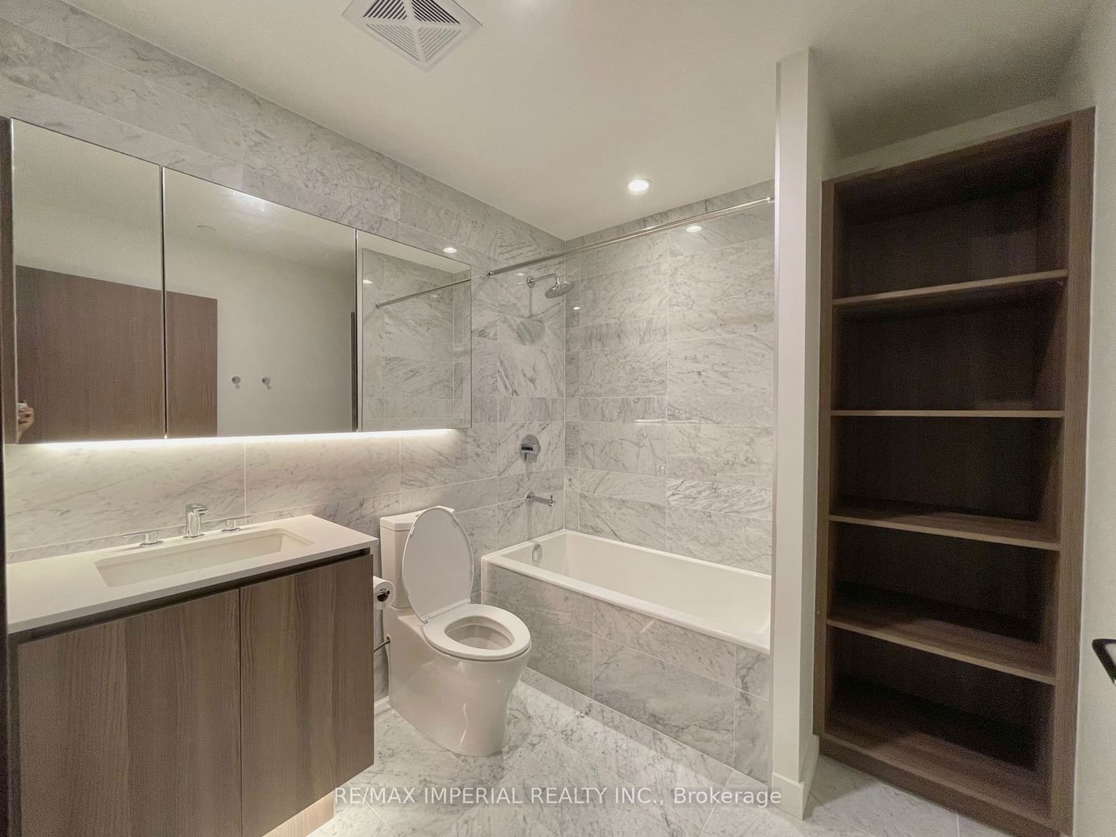 19 Bathurst St, unit 1211 for rent