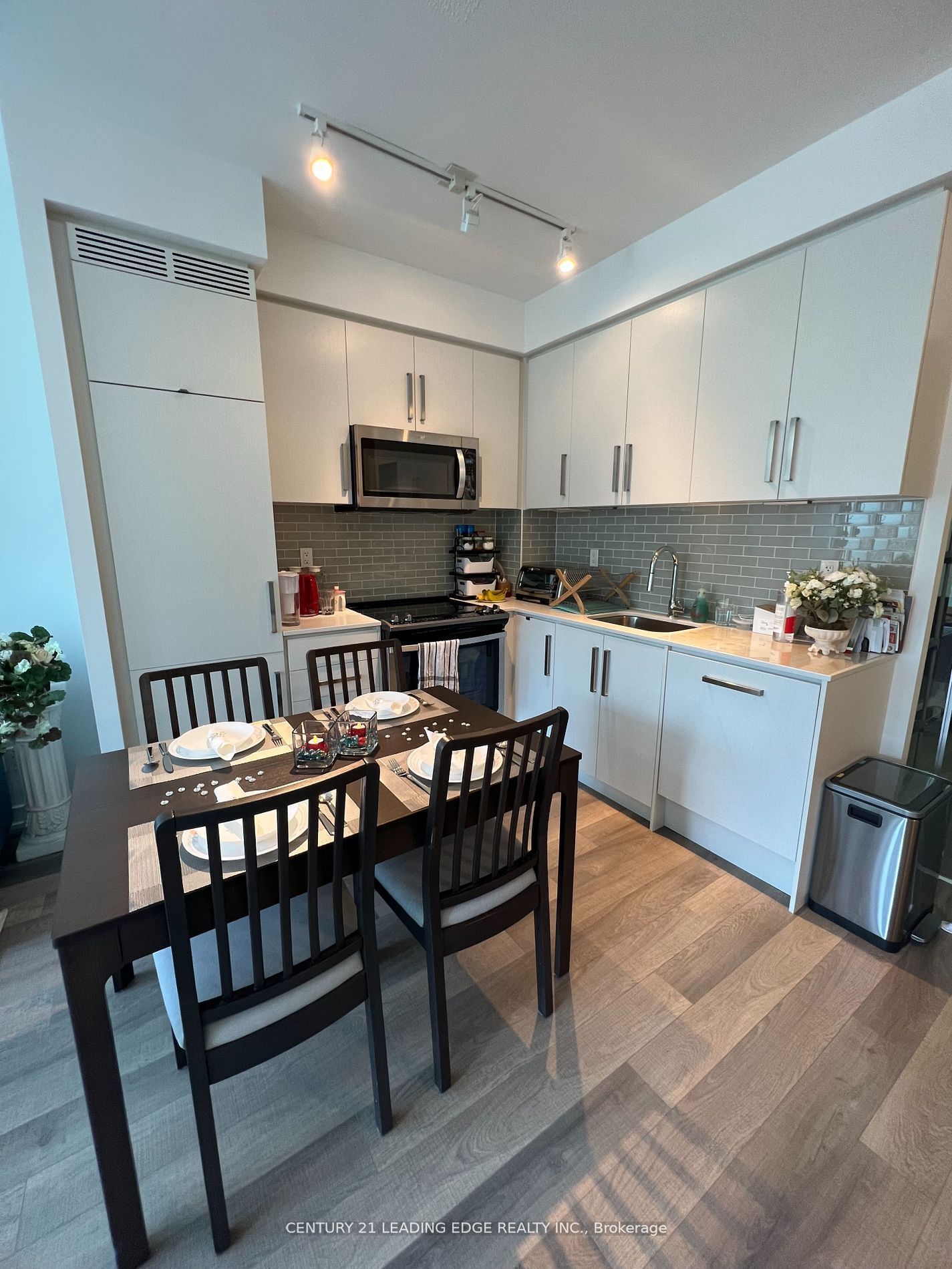 5180 YONGE St, unit 302 for sale