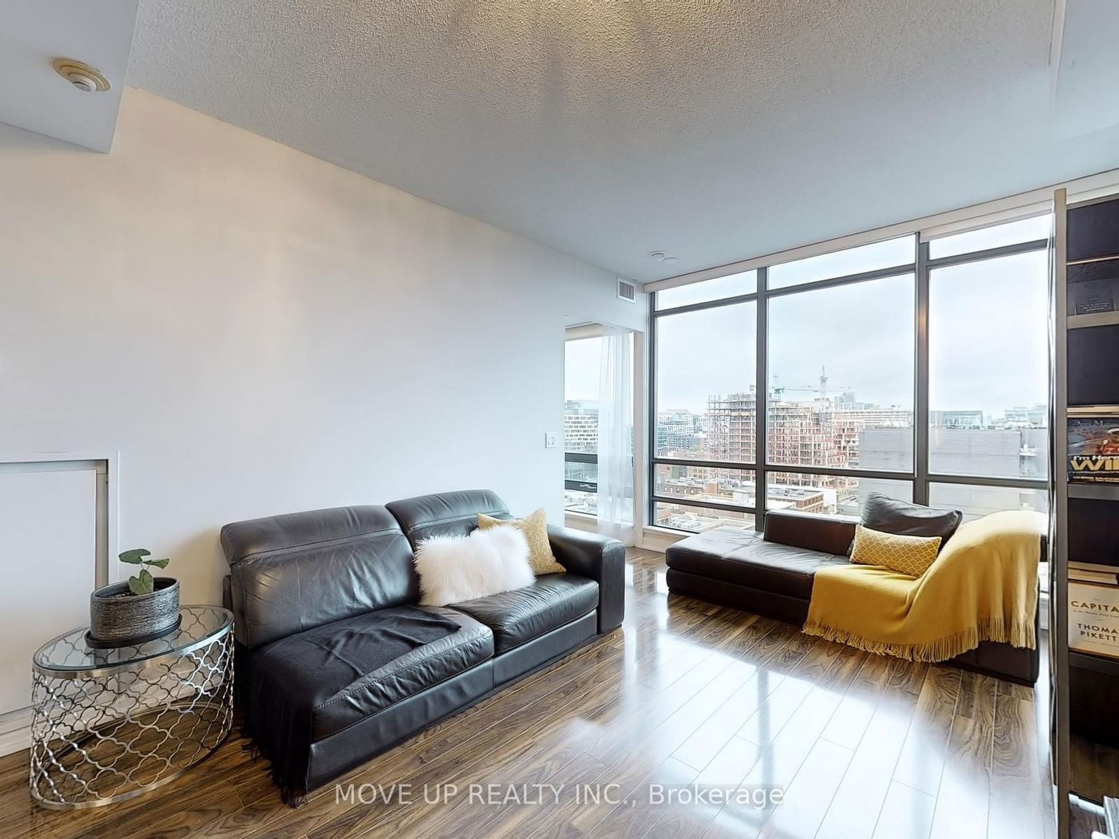 438 King St W, unit 1406 for sale