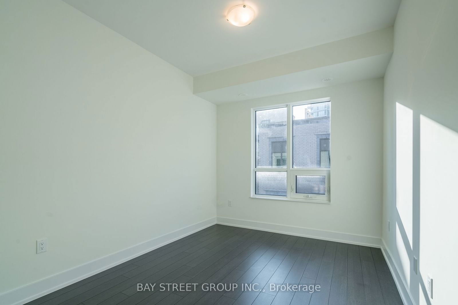 52 Holmes Ave W, unit 5 for rent